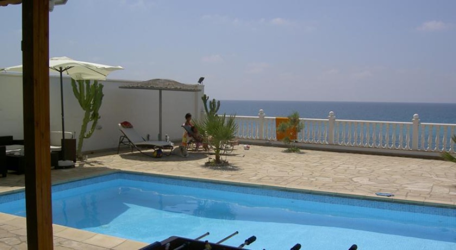 Zygi Beach Villa