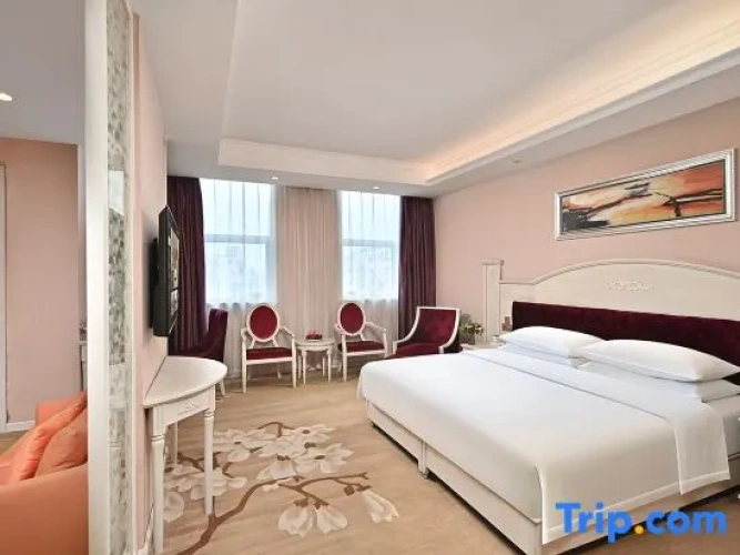 1 Bedroom Business Suite