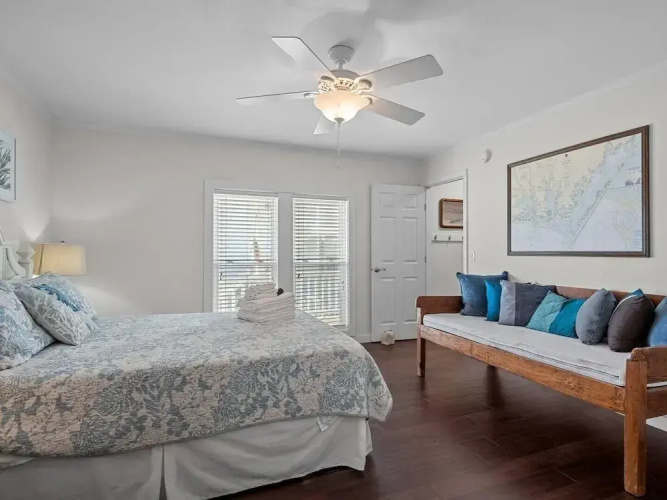 Sea La Vie 3 Bedroom Home by RedAwning