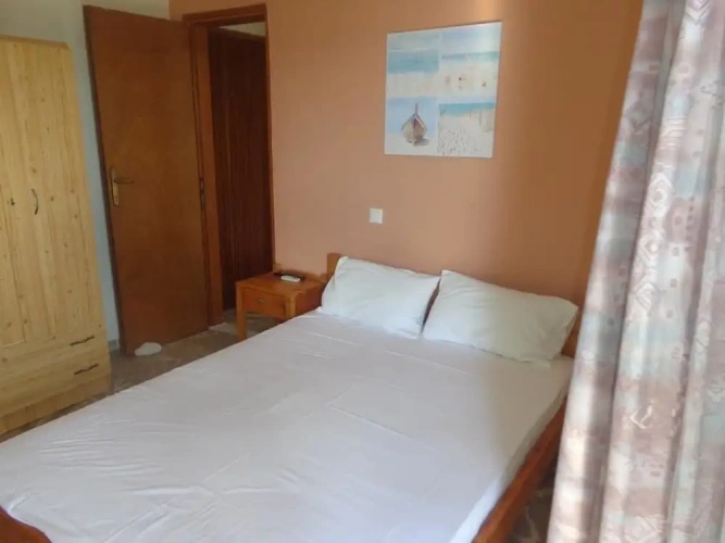 2 Bedrooms Apartment with partial sea view