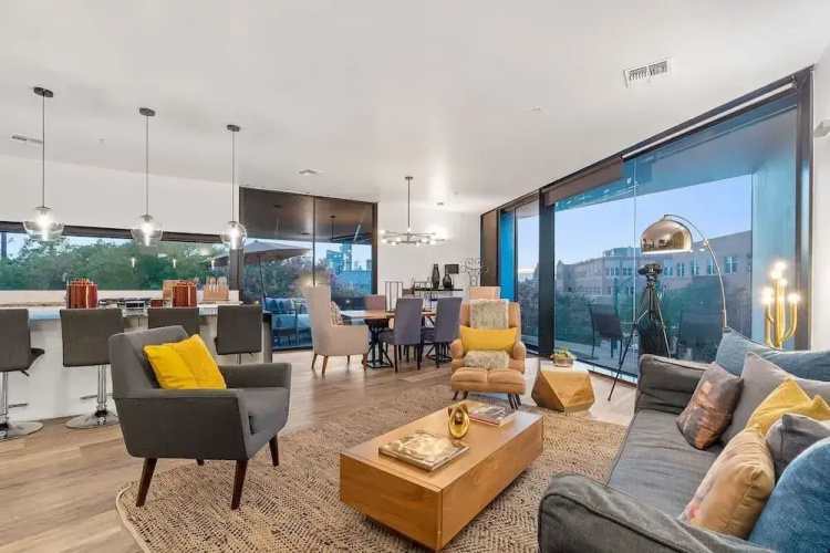 2BR Designer Condo East Downtown Austin