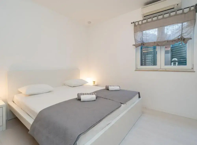 Villa S