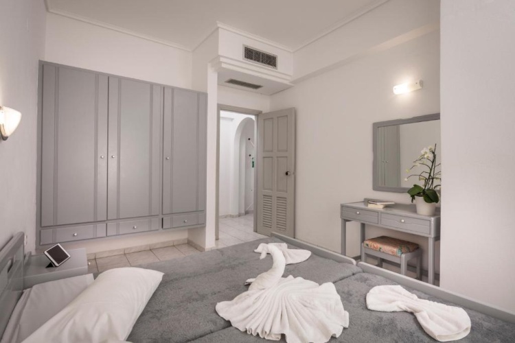 1 Bedroom Apartment with sea view