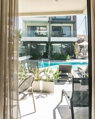 Deluxe Suite with pool view