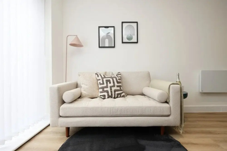 Chic 2 Bed Flat Near Central Cardiff
