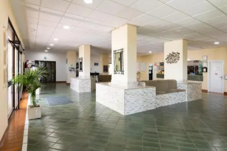 Tropic Apartments