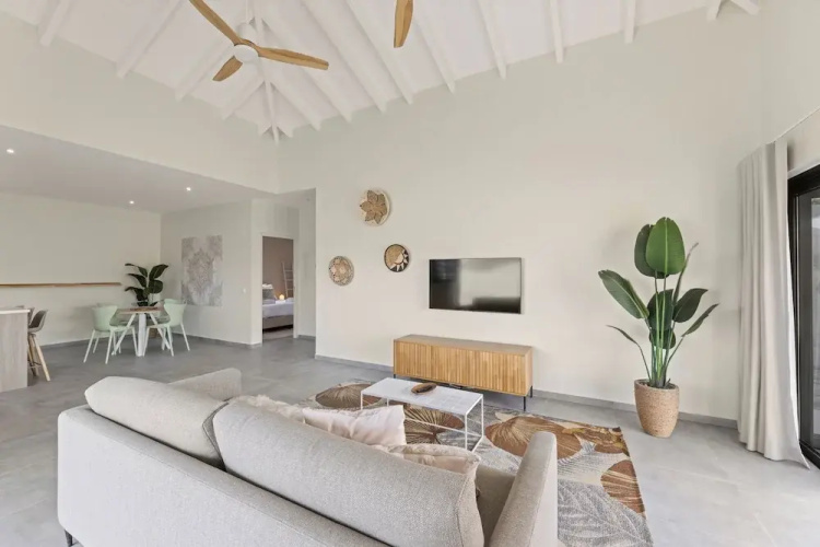 Villa Paradise with pool at mambo beach
