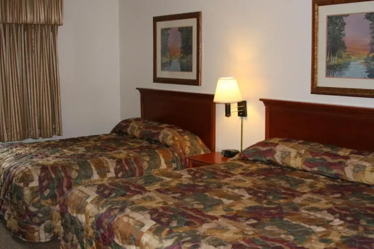 Standard Quadruple room with city view