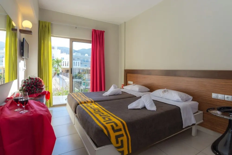 Standard Triple room