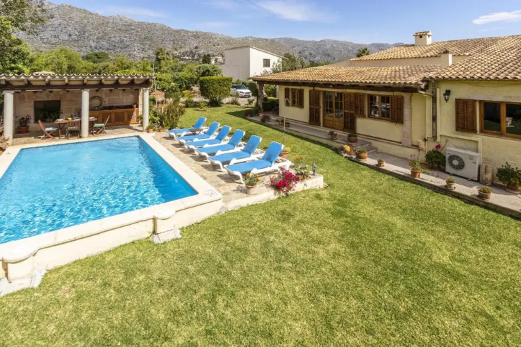 3 Bedroom Villa with Private Pool, Pollensa