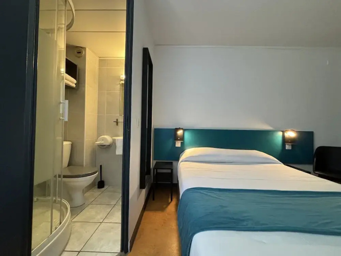 Hôtel Face West Le Pontet