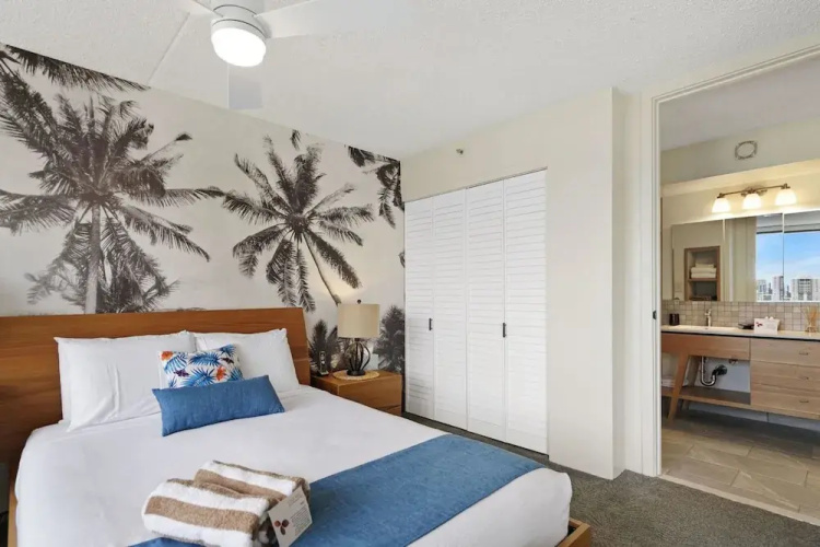Waikiki Banyan by Darmic