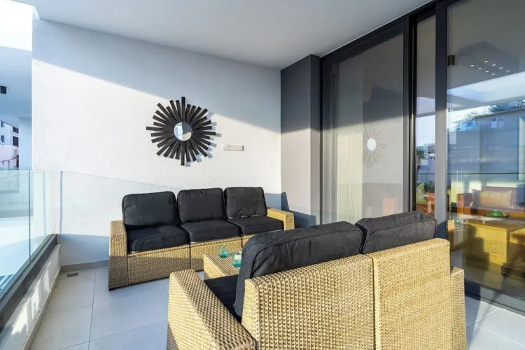 Beachcomber 2-BR Apartment in Larnaca