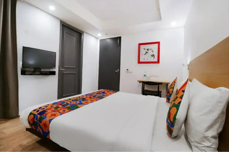 FabHotel Pantao Stays