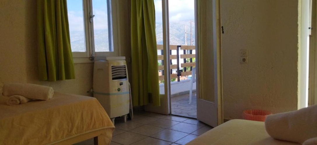 Standard Twin room with mountain view
