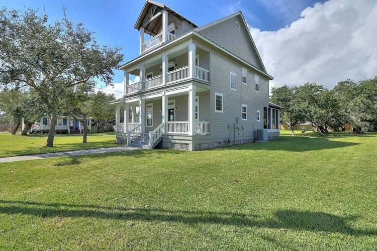 4 Bedrooms Cottage with balcony