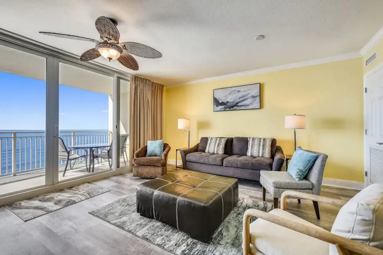 Emerald Beach by Book That Condo