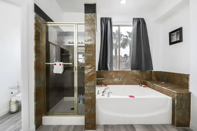Luxury Estate 4bdrm Pool Spa Oasis Pets Welcome