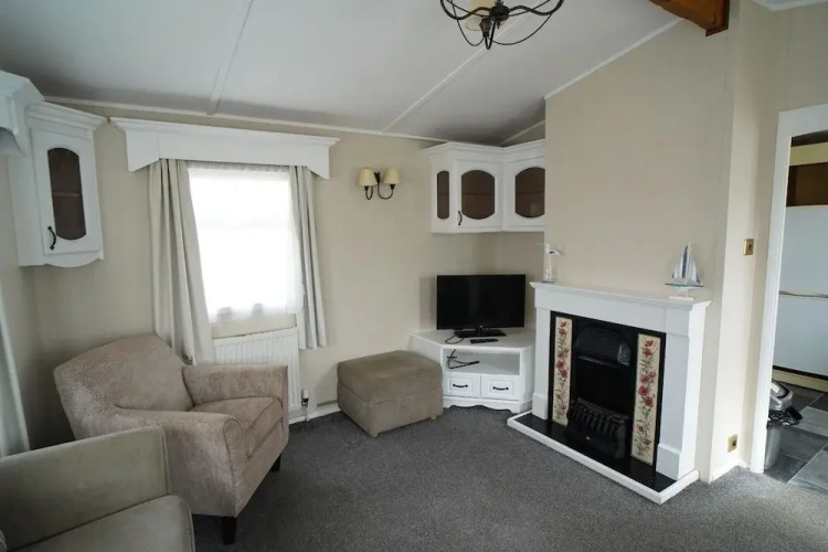 2 Bedroom Caravan , Linen and Pets go Free