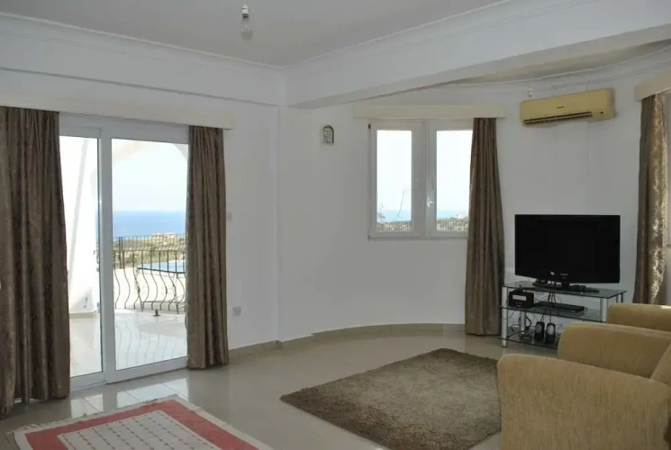 3 Bedrooms Villa