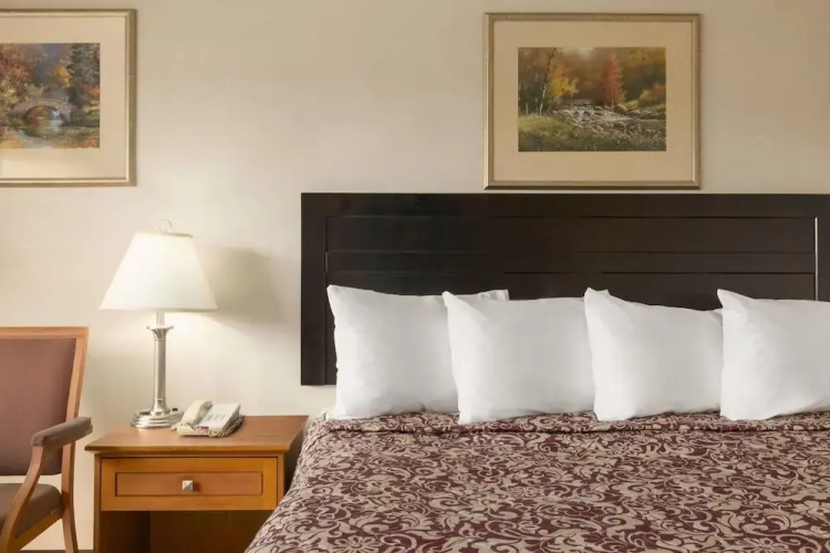 TRAVELODGE