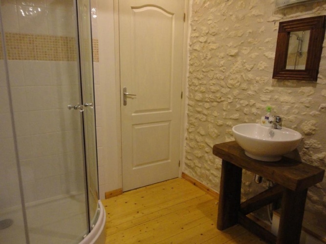 2 Bedrooms Cottage