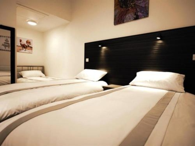 Standard Triple room