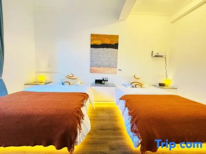 2 Bedrooms Suite