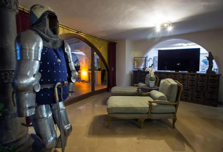 Le Chateau Lambousa Hotel