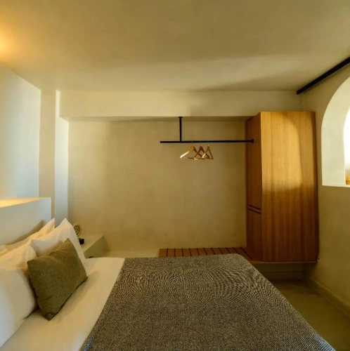 2 Bedrooms Standard Family room with balcony