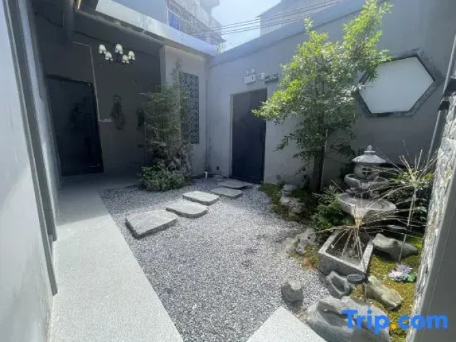 Southern Pavilion Courtyard