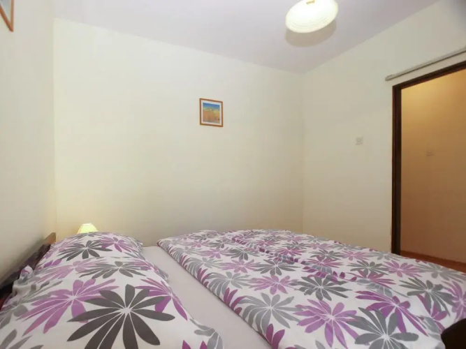 Apartment 949