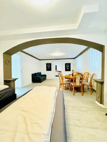 Comfortable 2BR Apt for 7 Guests
