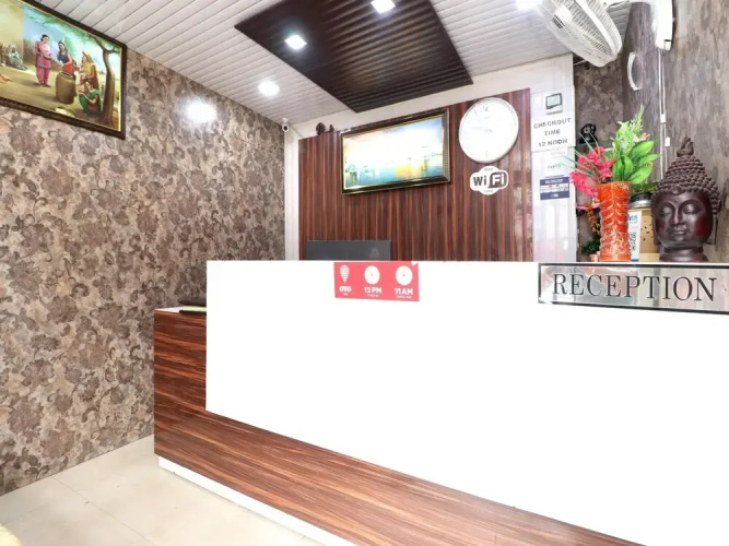 Oyo 35878 Hotel G Glossy