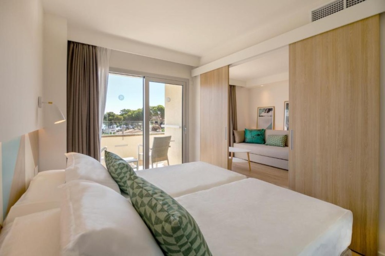 Suite with balcony