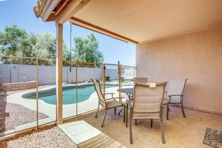 Fenced-in Pool & Patio: Gilbert Home!