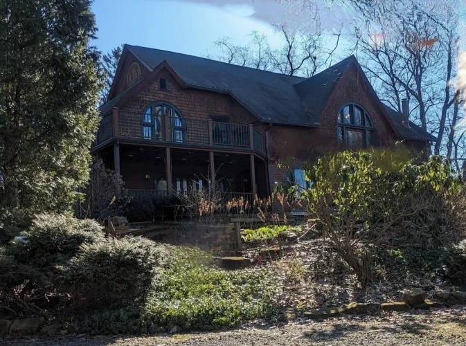 The Carriage House Inn Bed And Breakfast - Lake Erie, PA
