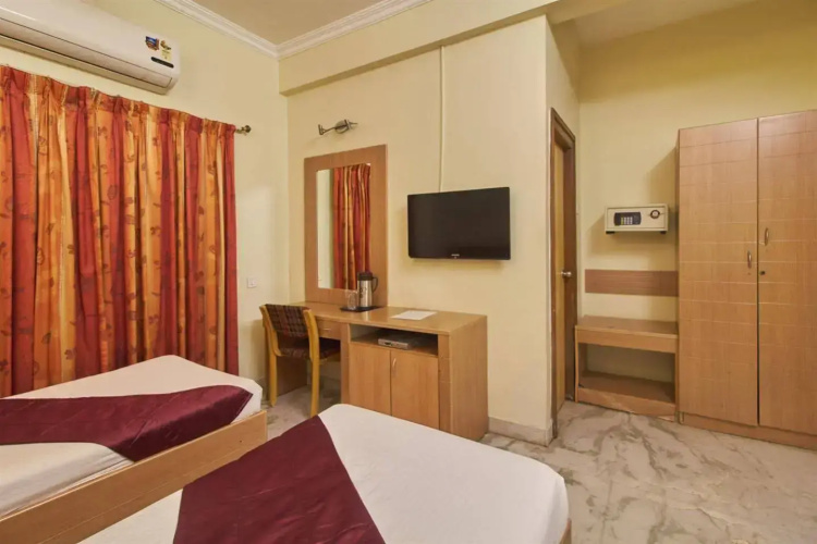 FabHotel Royal Star
