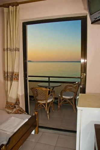 Standard Double room with balcony and beachfront