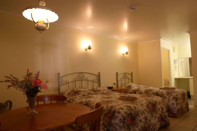 Bottlebrush Motel