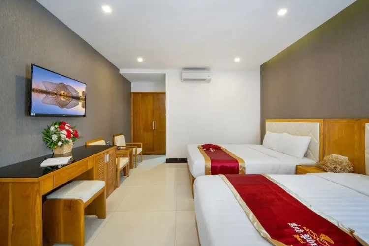 Standard Quadruple Family room