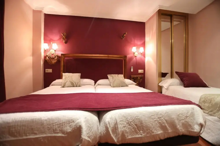 Hostal Goya Suites