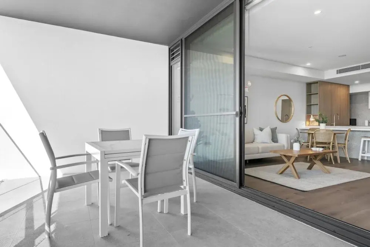Stylish 2-bed Unit With Views & Rooftop Access