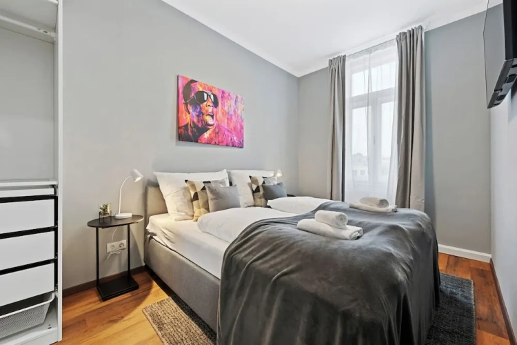 2 Bedrooms Apartment with city view