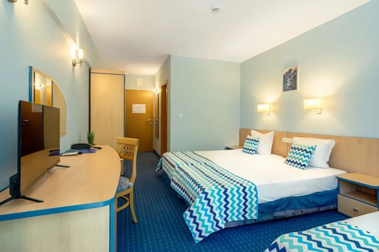 Standard Triple room with balcony