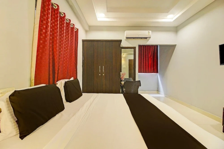 Deluxe Double room with city view