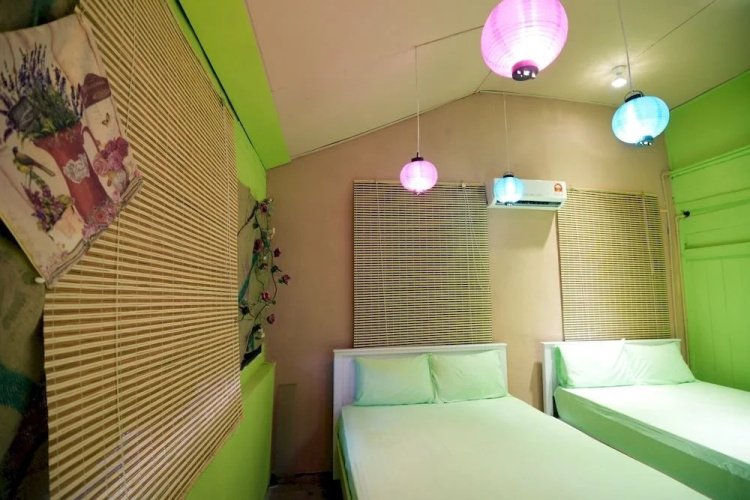 Decoupage Homestay