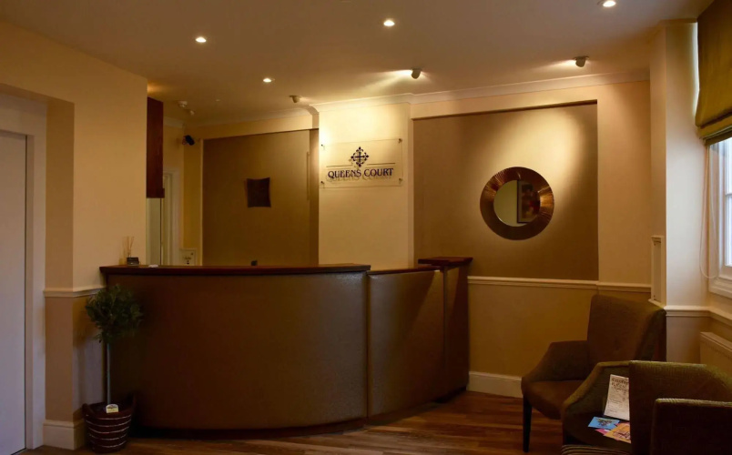 Queens Court Hotel