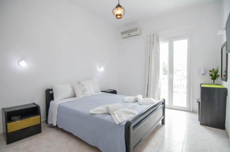 Standard Double room with partial sea view