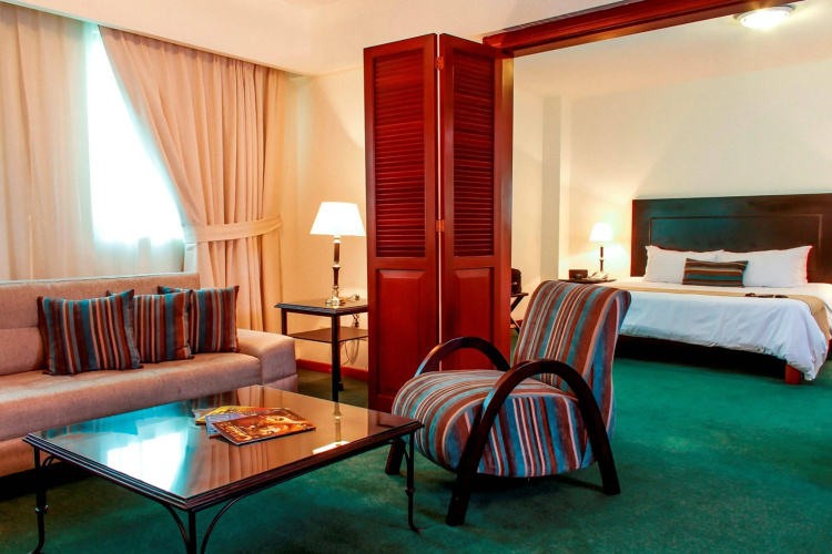 El Polo Hotel & Suites